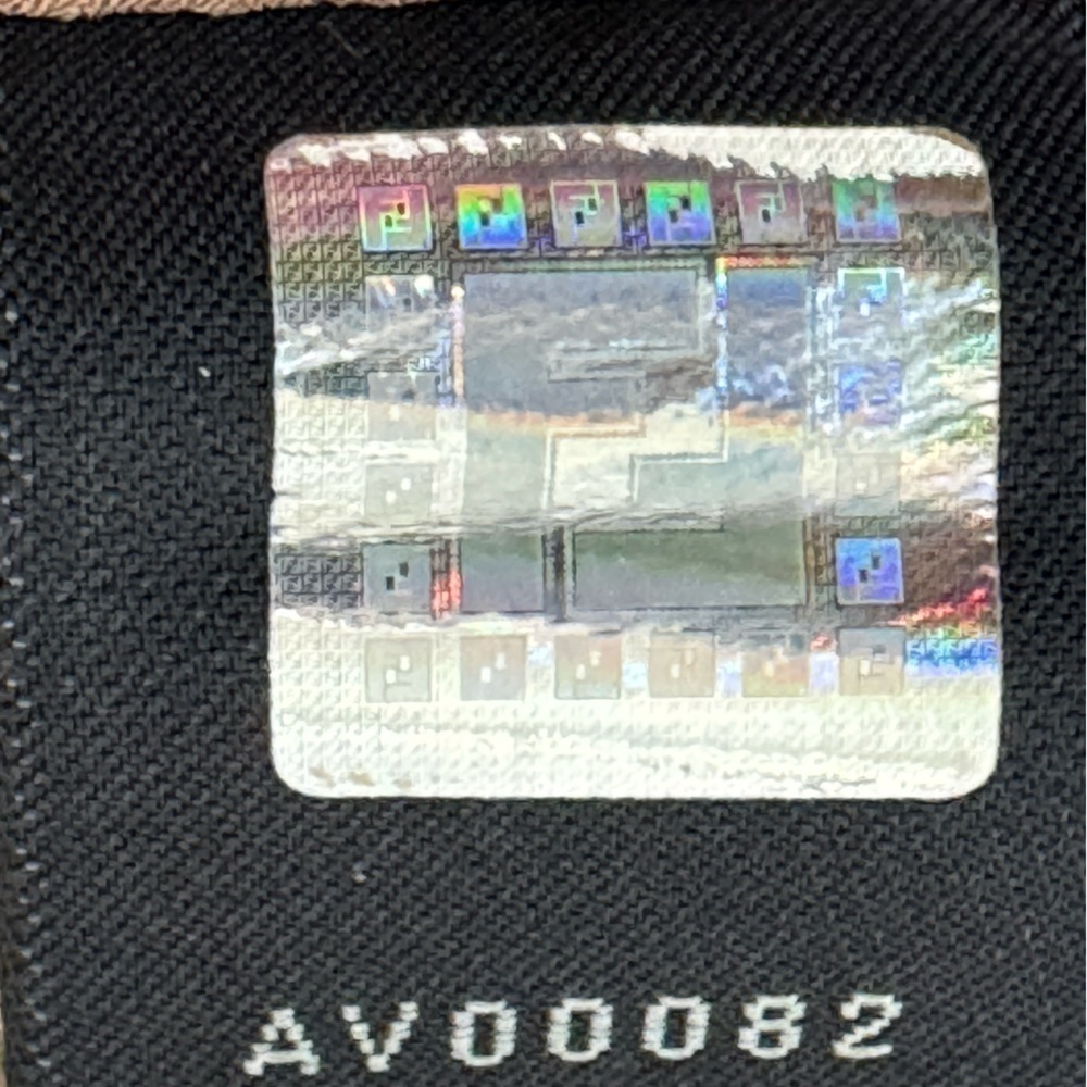 Fendi Women's Trench Coat - Timeless Elegance and Italian Luxury 🌟 - Picture 7 of 8